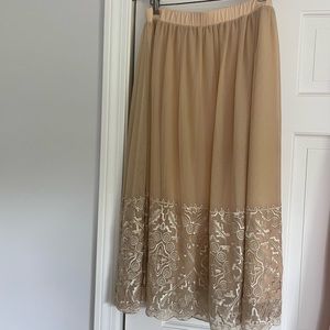 Beautiful Garnet Hill elastic waist skirt with two layers.